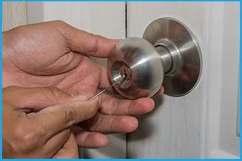 Lock Locksmith Services Halethorpe, MD 410-941-7017 - 14-unlock-door